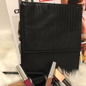 • Make Up Clutch •